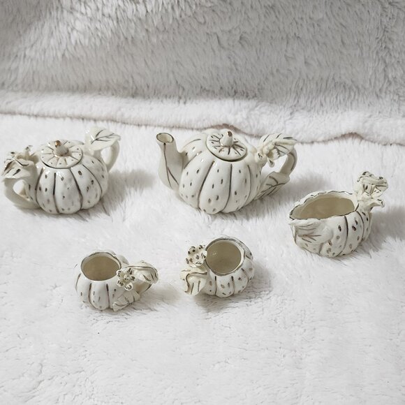 Ceramic, Mini Tea Set, Tea Pot, Sugar Bowl, Cream and two Cups, two have lids. - Picture 1 of 6